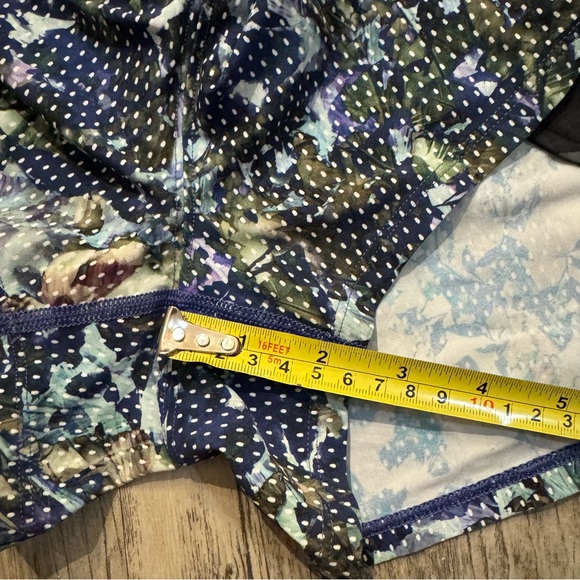 Blue and Black Patterned Floral Lululemon City Skort Shorts Skirt - Picture 7 of 8